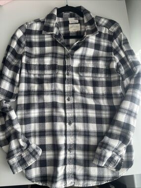 American Eagle Outfitters Black and White Plaid Button-Down Flannel Shirt